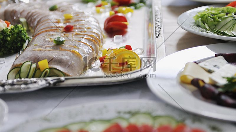 食品代加工与OEM：揭秘哪种模式更划算